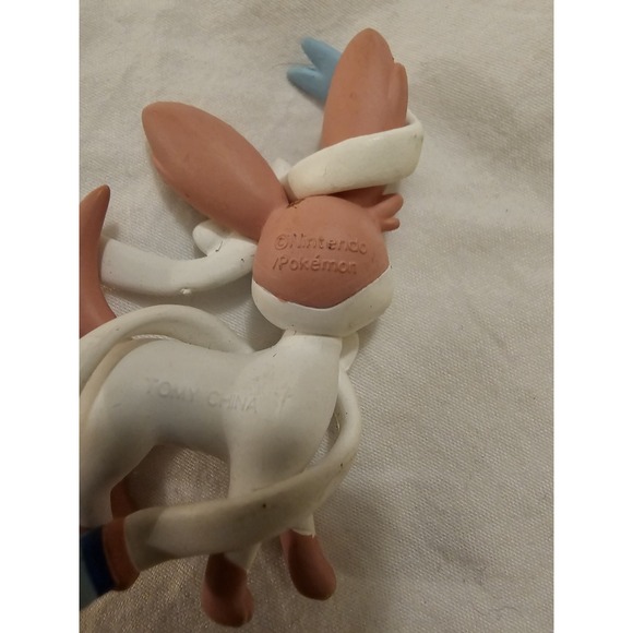 Pokemon Sylveon Figure Nintendo Authentic Used 4" - Picture 3 of 4